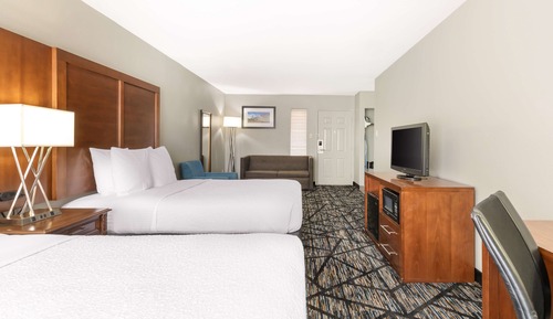Business Room, 2 Queen Beds, Non Smoking, Refrigerator & Microwave (Oversized Room)