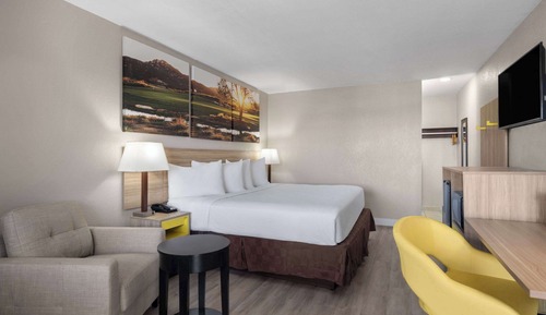 Standard Room, 1 King Bed, Non Smoking