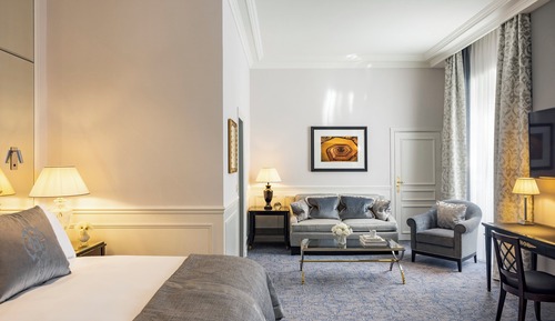 Junior Suite, 1 King Bed with Sofa bed