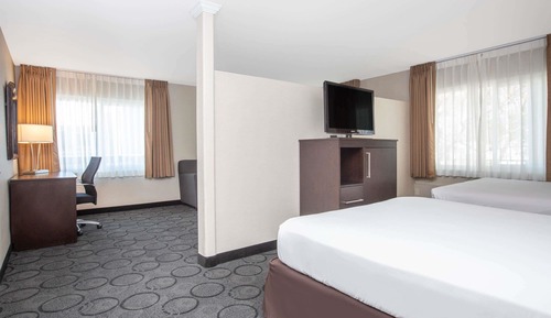 Deluxe Room, 1 King Bed, Accessible, Non Smoking (Mobility/Hearing)