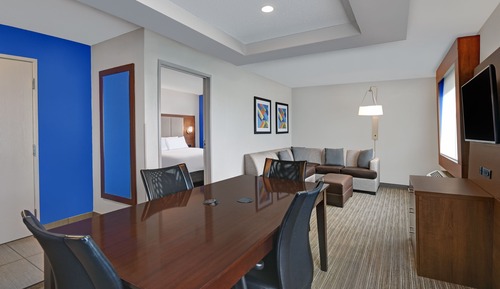 Suite, 1 King Bed, Accessible (Communication, Roll-In Shower)