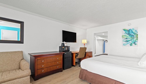 Room, 1 King Bed with Sofa bed, Balcony, Beach View