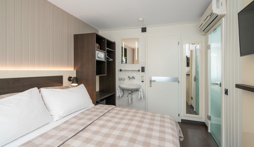 Petite Double Room