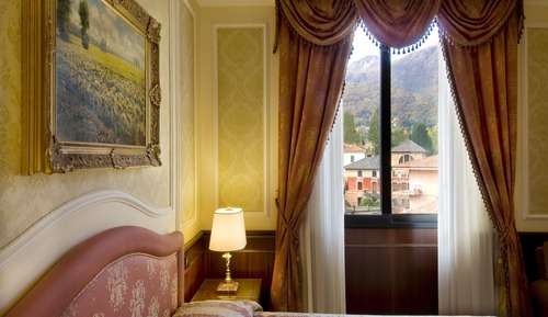 Single Room, Mountainside