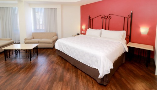 Suite, 1 Queen Bed (Juarez Ave View)