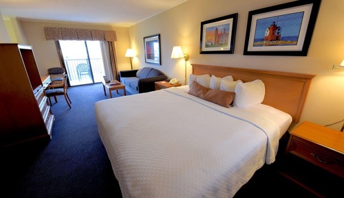 Deluxe Room, 1 King Bed, Jetted Tub, Lake View