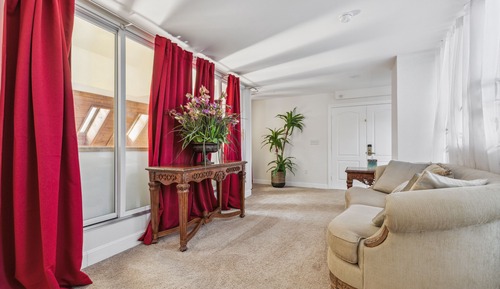 L Suite -Penthouse, 2 Person Soaking Tub, 1 King Bed, 3rd Floor