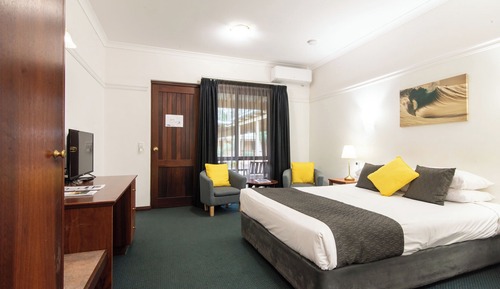 Queen Room 