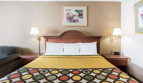 Comfort Room, 1 King Bed, Smoking