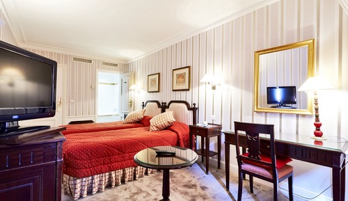 Room (Chambres communicantes 5 Personnes)