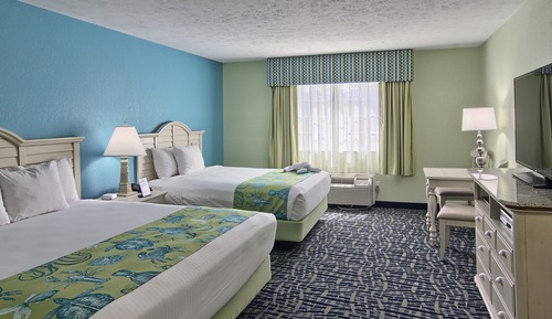 Standard Room, No View (1 King and 1 Queen Bed)