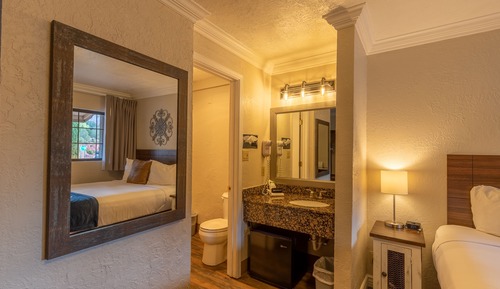 Standard Room, 1 Queen Bed