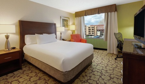 Room, 1 King Bed, Accessible (Hearing)