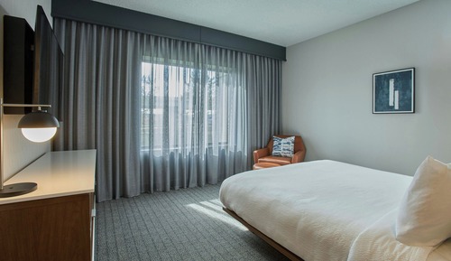 Suite, 1 Bedroom, Non Smoking, Courtyard View