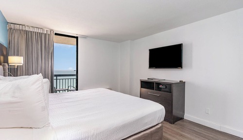 Oceanview Room 1 King Bed with Balcony
