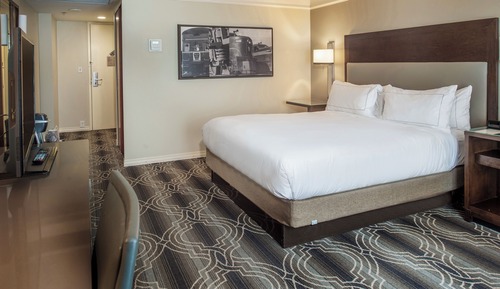 Executive Room, 1 King Bed, Non Smoking, Courtyard View, Club Lounge Access