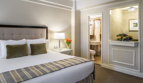 Premier Room, 1 King Bed, City View