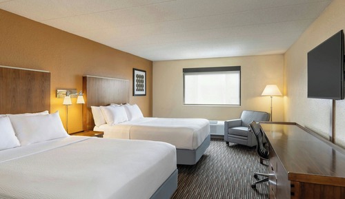 Traditional Room, 2 Queen Beds, Non Smoking