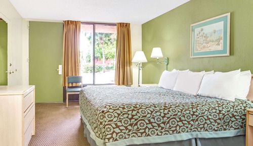 Standard Room, 1 King Bed