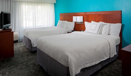 Deluxe Room, 2 Queen Beds, Accessible (Roll-In Shower)