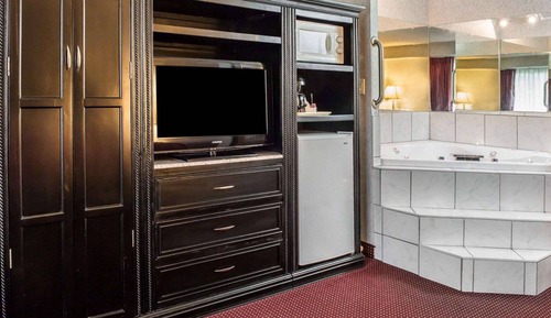 Room, 1 King Bed, Non Smoking, Hot Tub