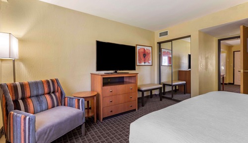 Suite, 1 King Bed, Non Smoking