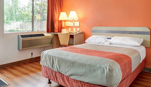 Standard Room, 1 Queen Bed, Non Smoking