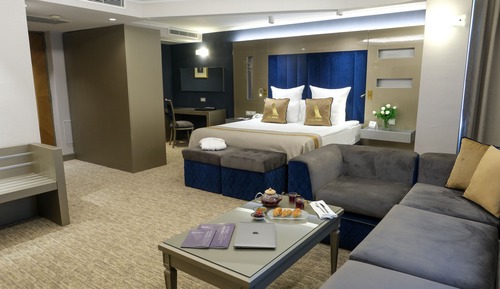 Senior Suite