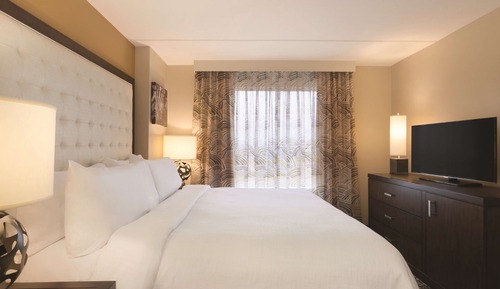 2 Room Suite, 1 King Bed