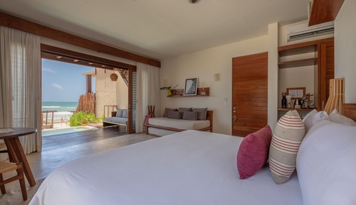 Beach Front Ground Floor Suite With Plunge Pool