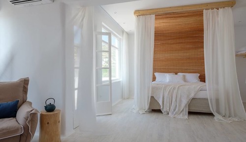 Honeymoon Suite