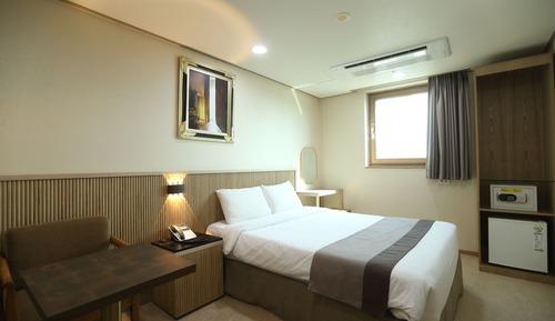 Standard Double Room (Latex Mattress)