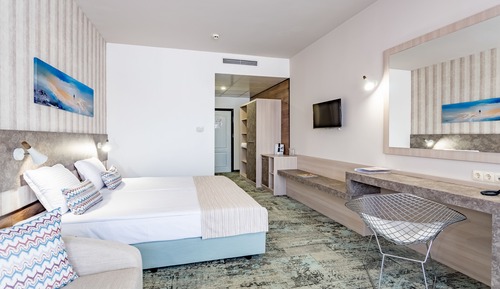Deluxe Double Room (2 adults & 2 children)