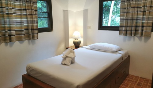 Basic Single Room, Shared Bathroom