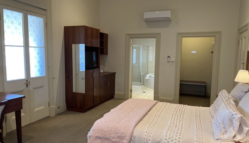 Deluxe Suite