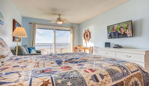 Studio, 1 Queen Bed with Sofa bed