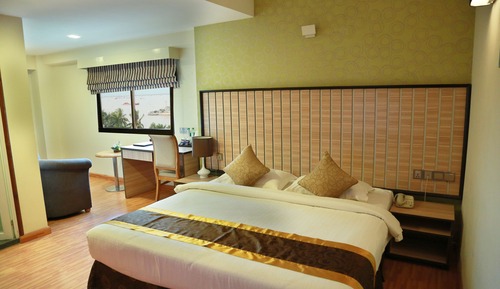 Luxury Room, 1 King Bed, Private Bathroom, River View