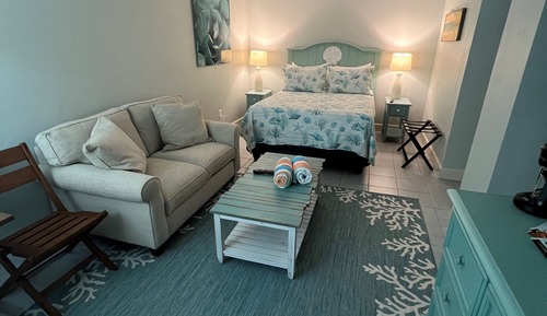 Comfort Room, 1 Queen Bed, Refrigerator & Microwave (Seashell II)