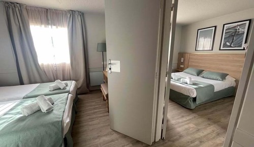Double Room, Connecting Rooms