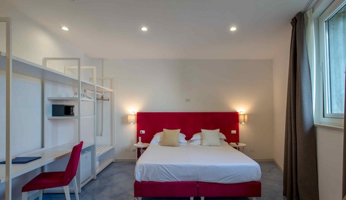Double Classic, 1 queen bed, sea view with window, accessible only by stairs
