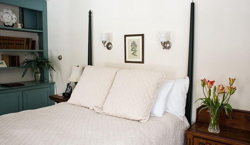 Room 192, 1 Queen Bed, Courtyard View with balcony