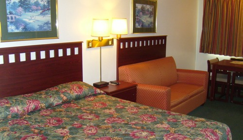 Queen Room, Smoking