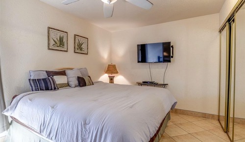 Classic Condo, 1 King Bed with Sofa bed