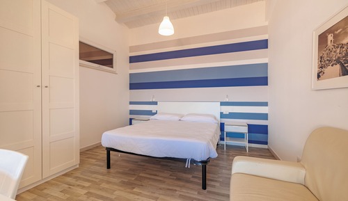 Standard Studio, Sea View