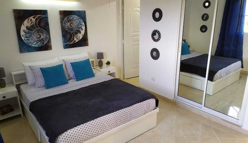 Luxury One Bedroom Condo With Balcony (Top Floor)