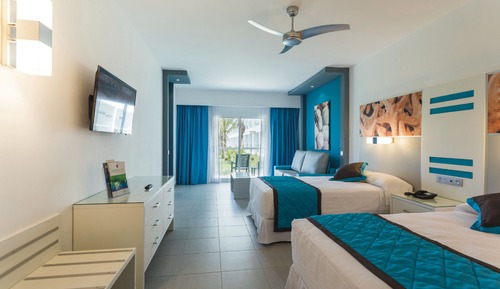 Double Room (L)