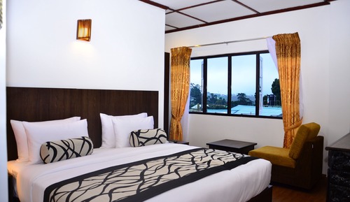  Deluxe King Room  with Lake View 