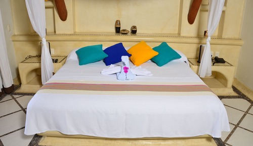 Junior Suite, 1 King Bed, Jetted Tub
