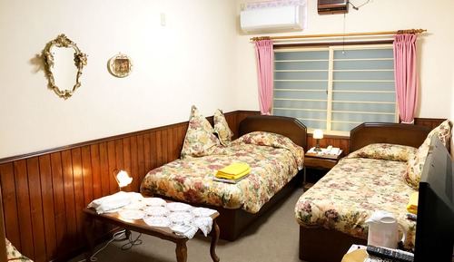 Twin Room with Shared Bathroom - Non-smoking 