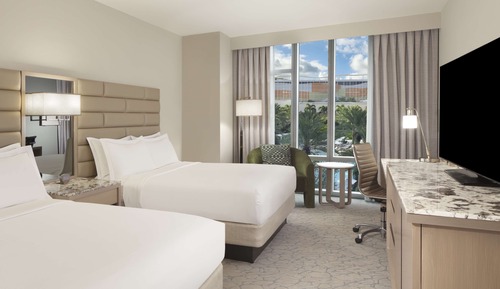 Deluxe Room, 2 Queen Beds, Pool View
